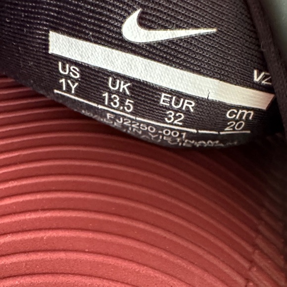 Nike Kids Sandals - Black and Red - Picture 6 of 6